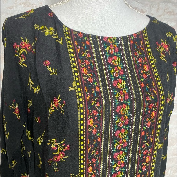J. Jill black with red and yellow floral  top M - Picture 3 of 4